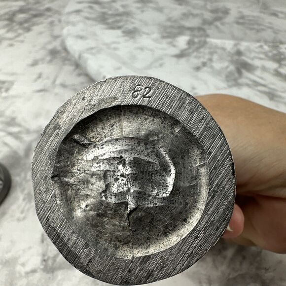 2009 Michael Ricker Dutch Netherlands Pewter Figurines Boy & Girl Holding Tulips - Picture 13 of 13